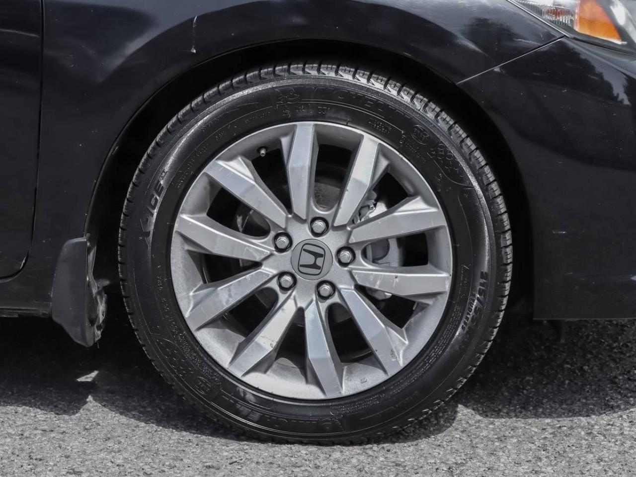 2013 Honda Civic 4dr Man LX Photo