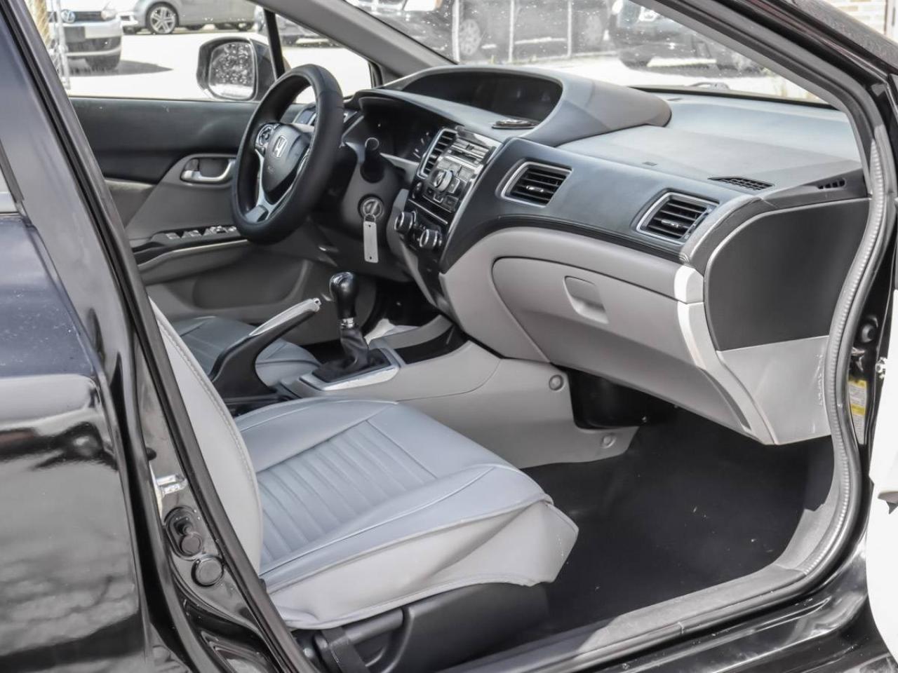 2013 Honda Civic 4dr Man LX Photo