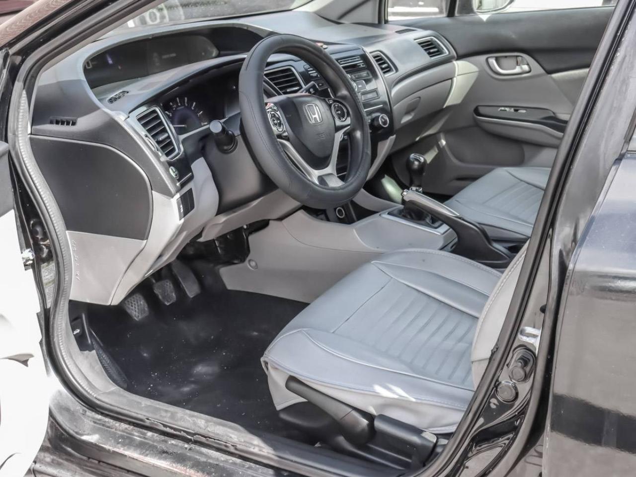 2013 Honda Civic 4dr Man LX Photo