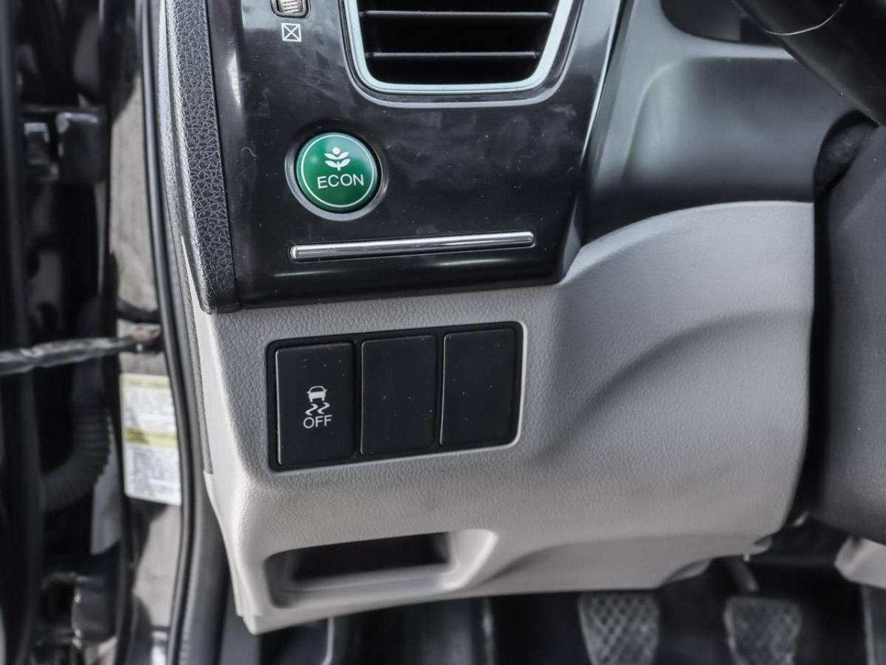 2013 Honda Civic 4dr Man LX Photo