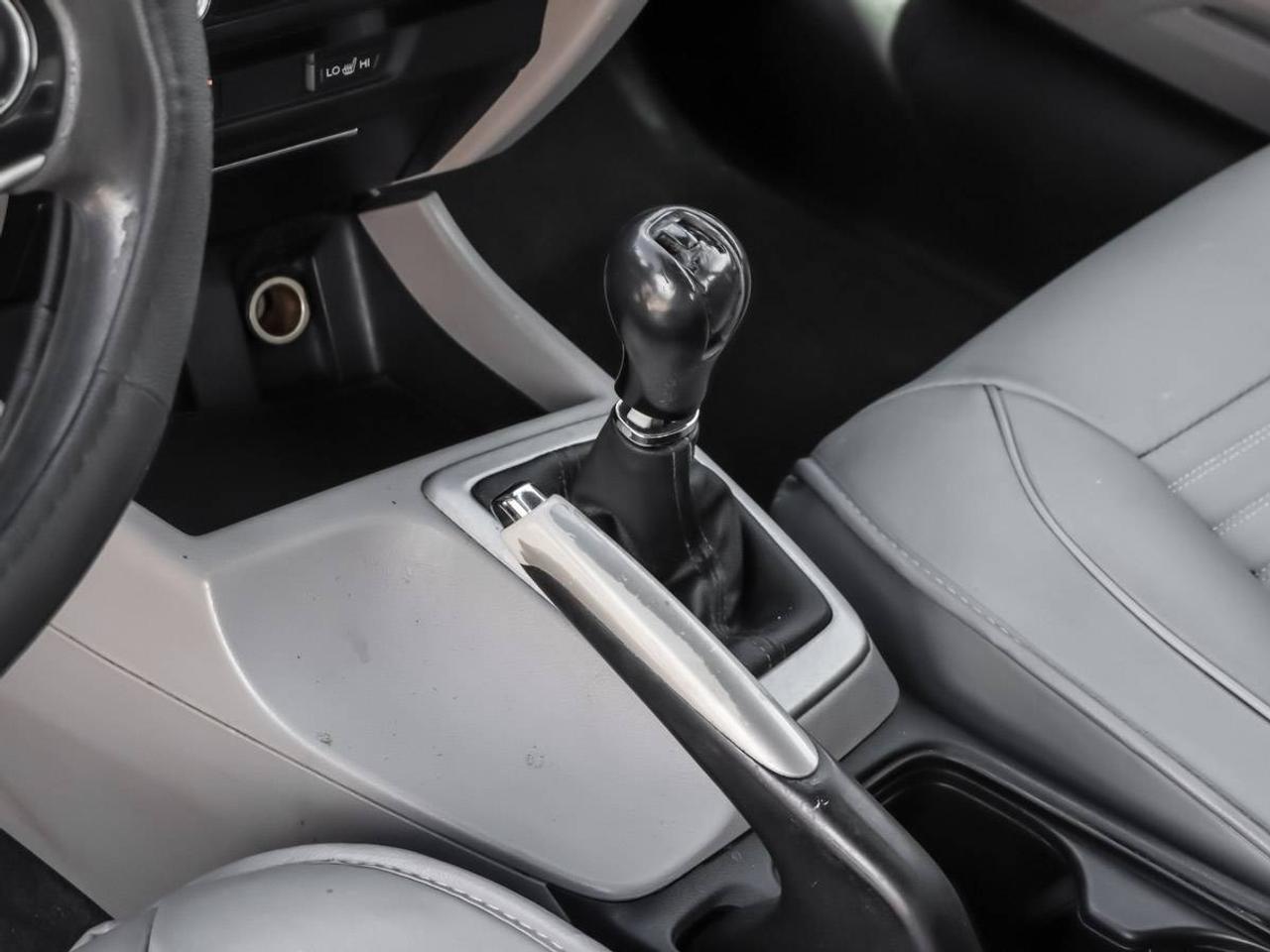 2013 Honda Civic 4dr Man LX Photo