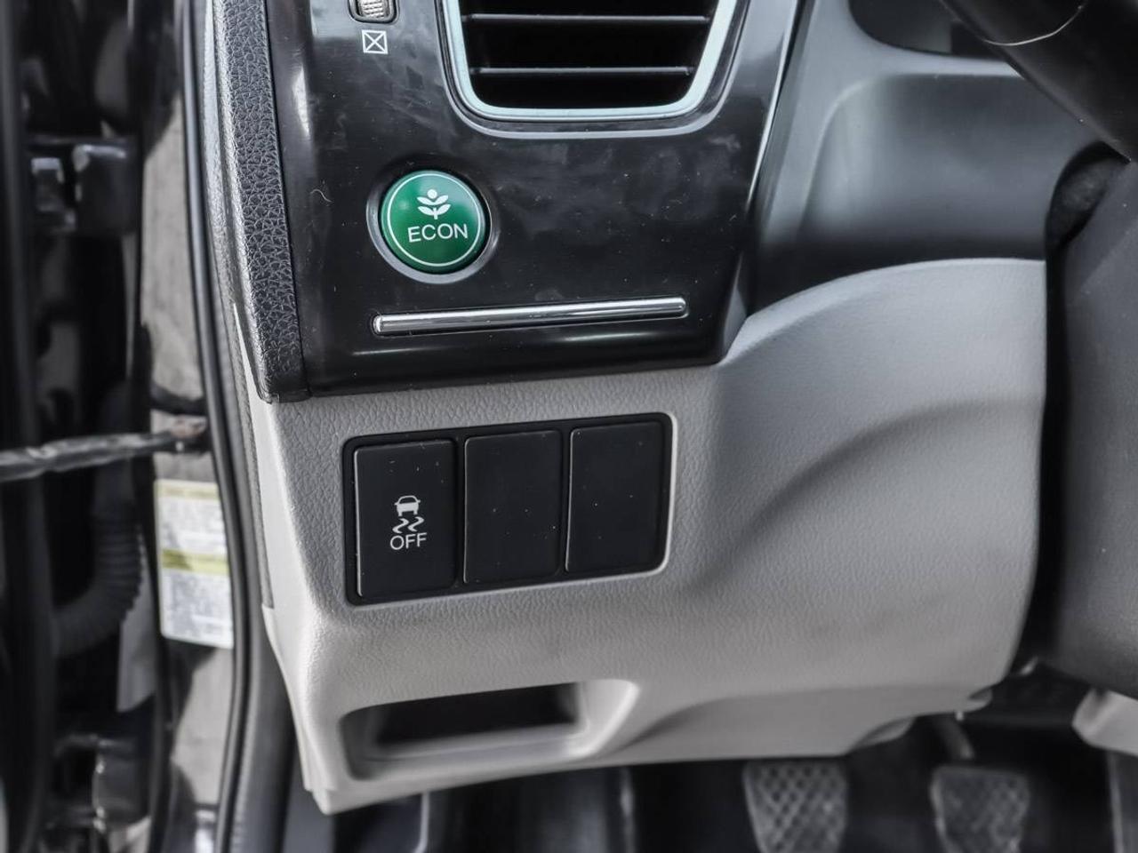 2013 Honda Civic 4dr Man LX Photo