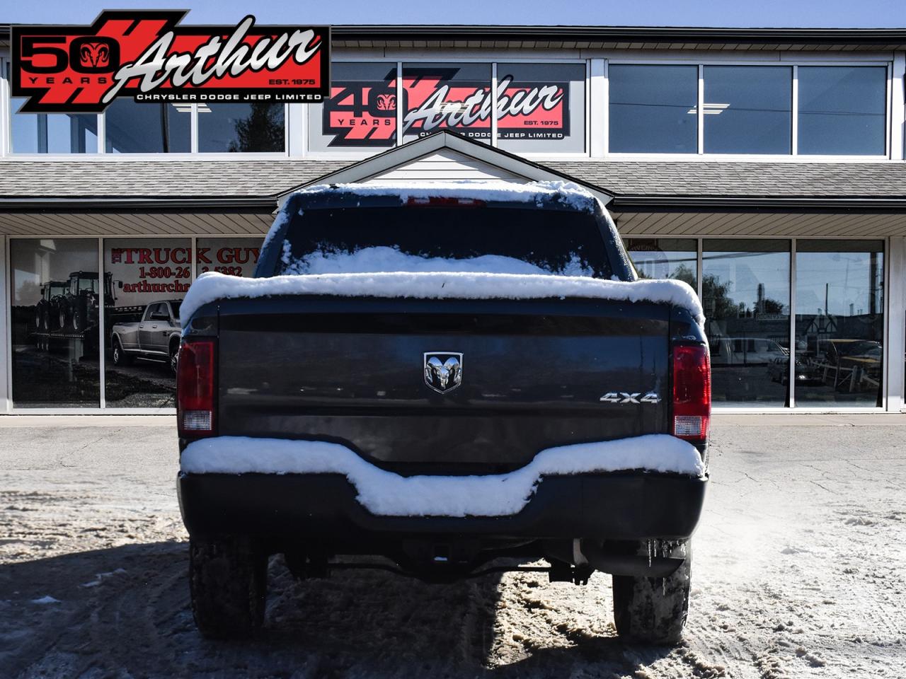 2023 RAM 1500 Classic TRADESMAN CREW 4X4 HEMI Photo4