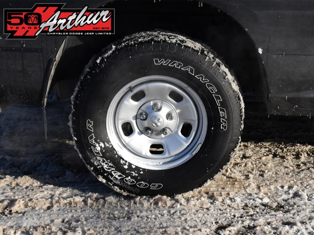 2023 RAM 1500 Classic TRADESMAN CREW 4X4 HEMI Photo