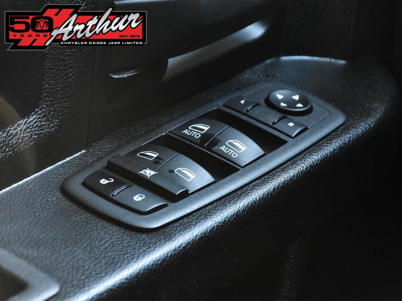 2023 RAM 1500 Classic TRADESMAN CREW 4X4 HEMI Photo