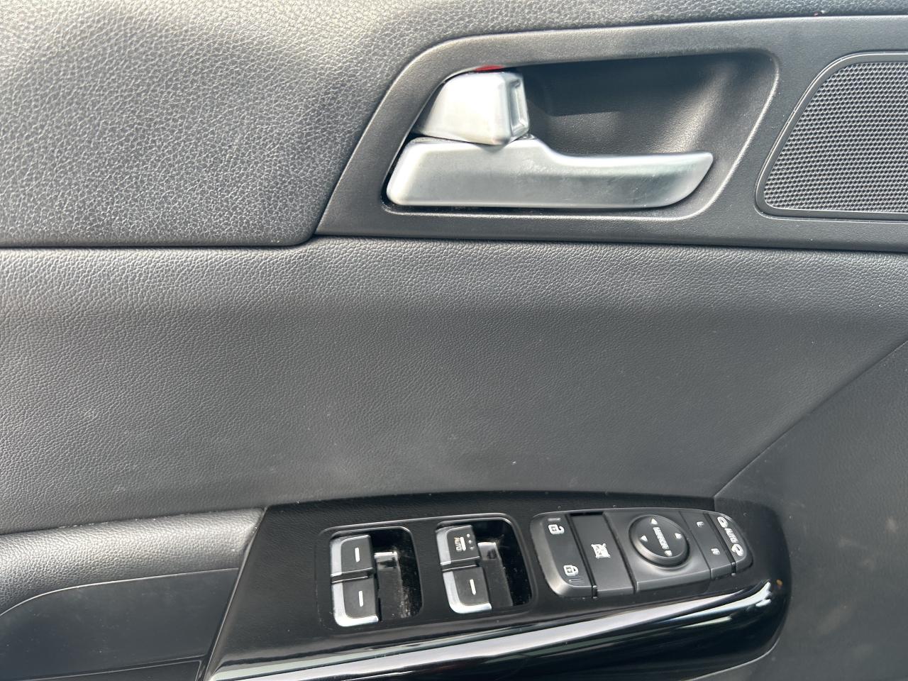 2017 Kia Sportage SX, SUNROOF, NAV, LEATHER, BACKUP CAMERA! Photo