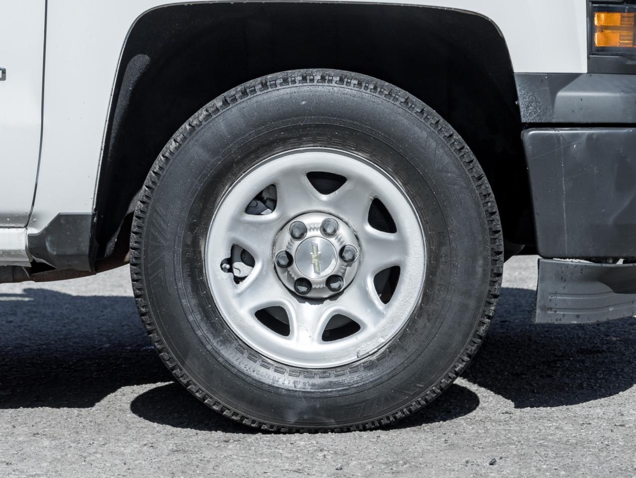 2015 Chevrolet Silverado 1500 2WD Reg Cab 119.0 LS Photo3