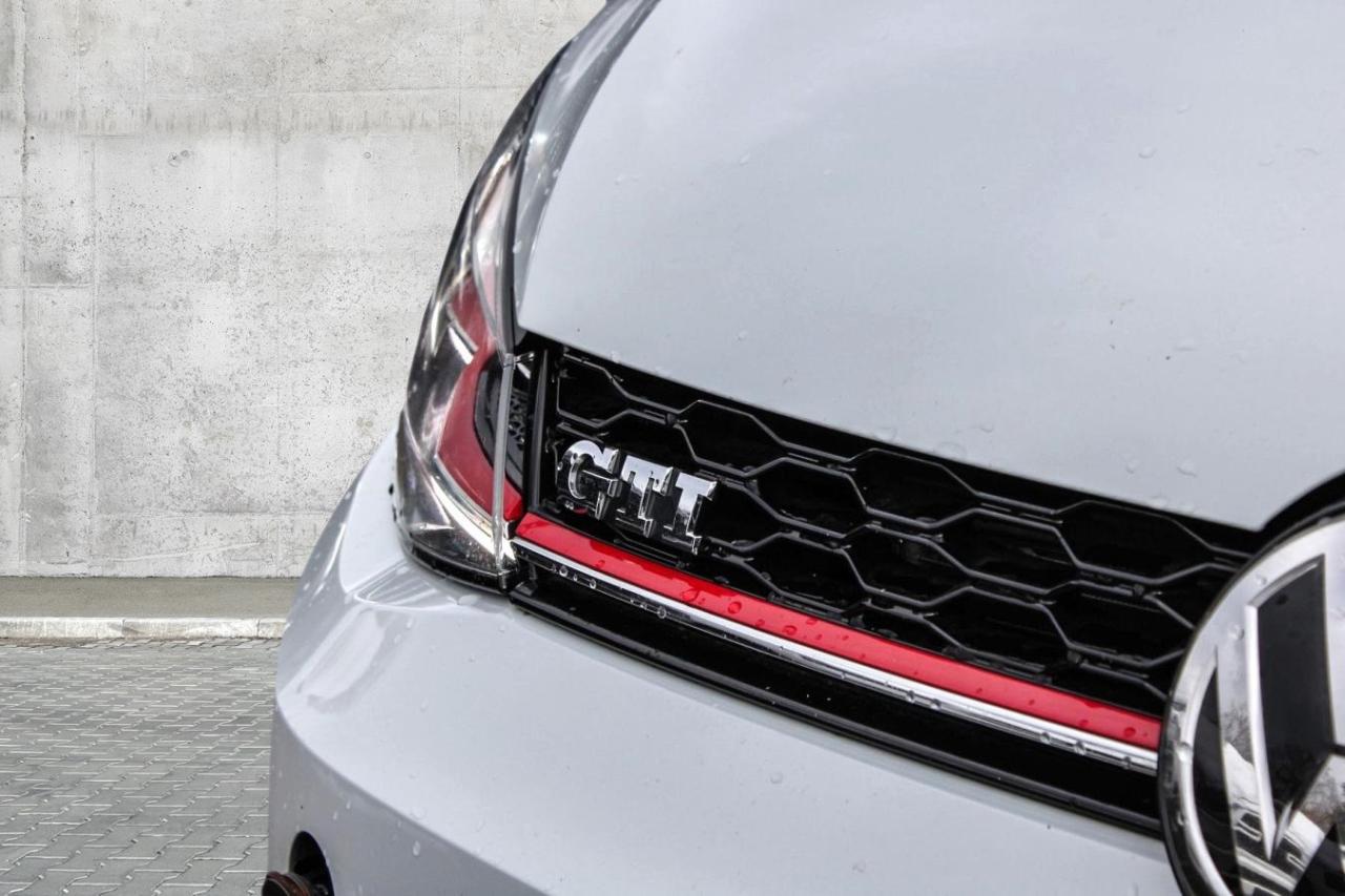 2018 Volkswagen Golf GTI 6SpeedManual Sunroof HtdSeats BkpCam Photo