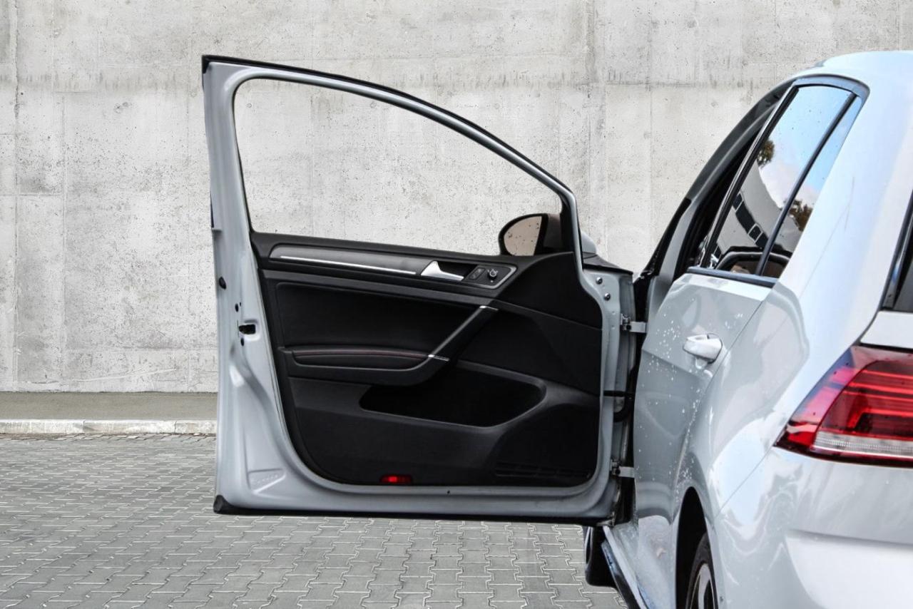 2018 Volkswagen Golf GTI 6SpeedManual Sunroof HtdSeats BkpCam Photo