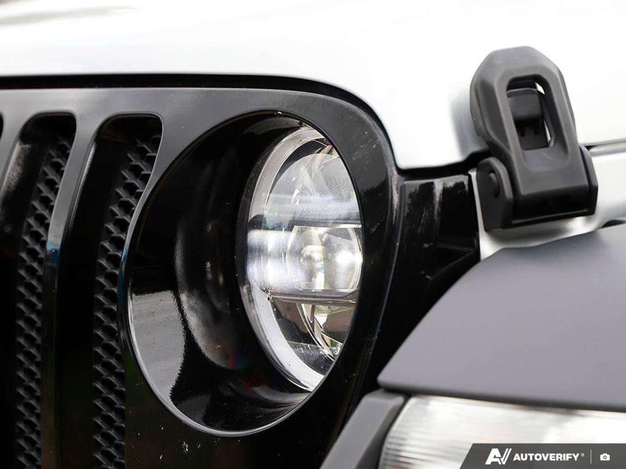 2023 Jeep Wrangler ACCIDENT-FREE, ALPINE AUDIO, 2.0L TURBO, NAV Photo