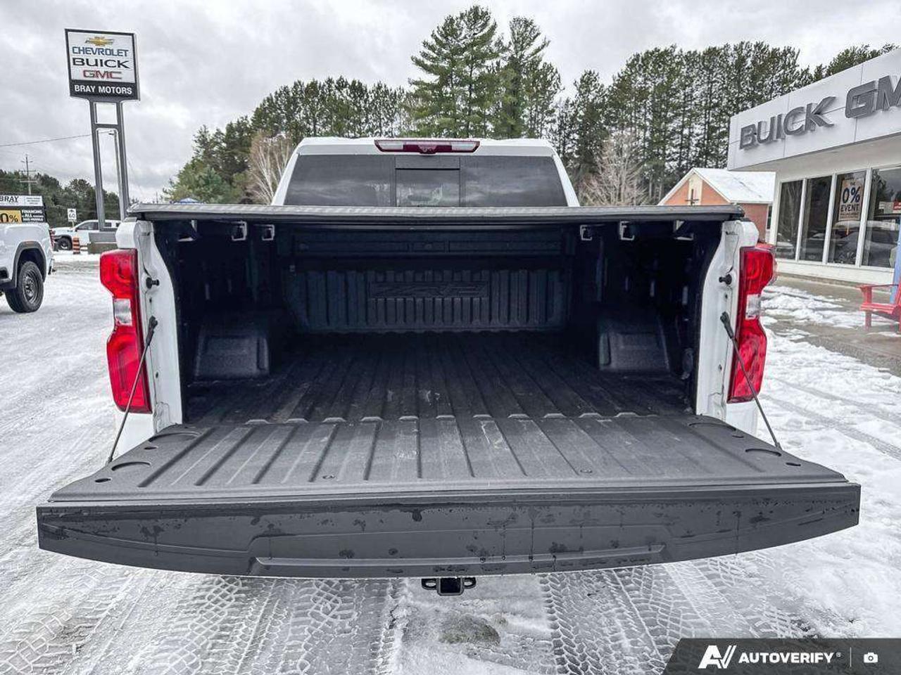 2024 Chevrolet Silverado 1500 BEDLINER. RUNNING BOARDS. TONNEAU COVER. HITCH GUIDANCE W/HITCH VIEW. TRAILERING PKG. HD SURROUND VISION. Photo