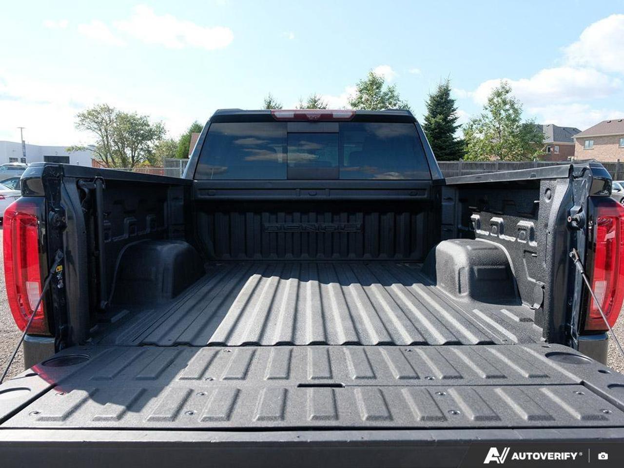 2021 GMC Sierra 1500 DenaliDENALI, CREW, 6.2L, 4X4, NAV, ROOF, HEATED/C Photo