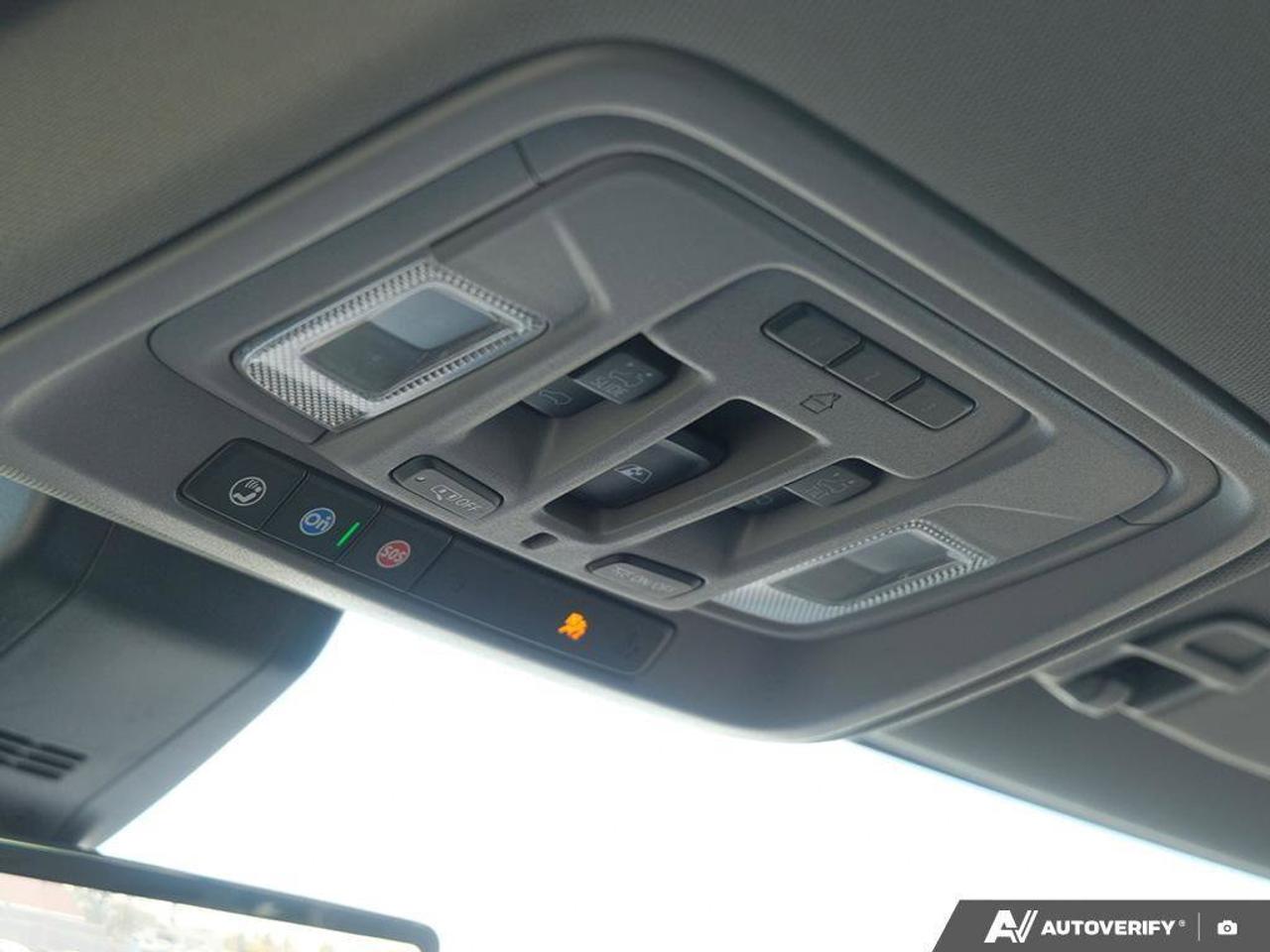 2021 GMC Sierra 1500 DenaliDENALI, CREW, 6.2L, 4X4, NAV, ROOF, HEATED/C Photo