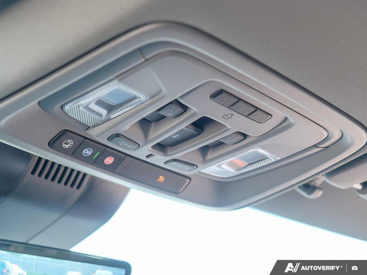 2025 GMC Sierra 1500 DenaliDENALI RESERVE, DURAMAX, NAV, ROOF, 1-OWNER! Photo