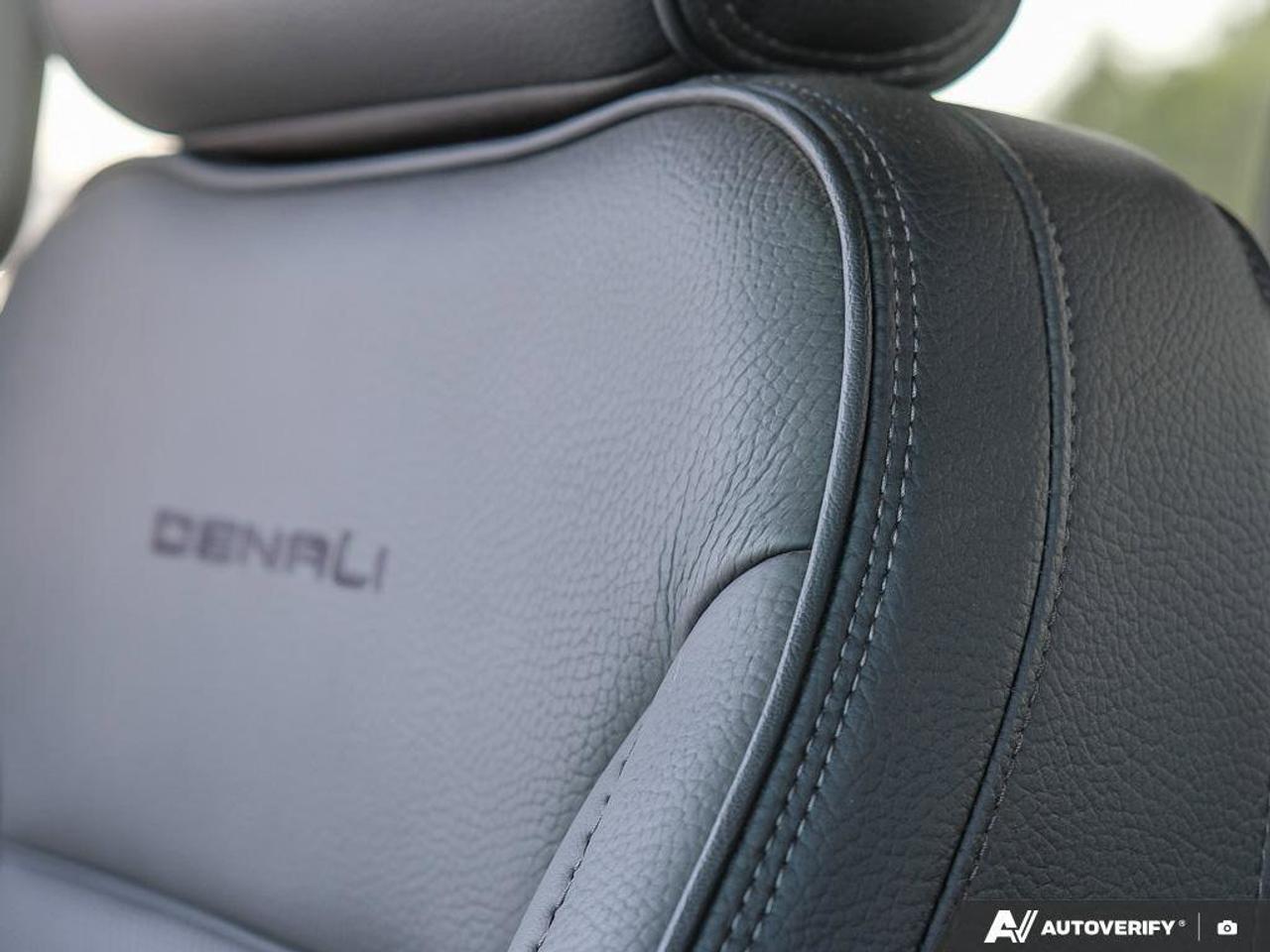 2025 GMC Sierra 1500 DenaliDENALI RESERVE, DURAMAX, NAV, ROOF, 1-OWNER! Photo