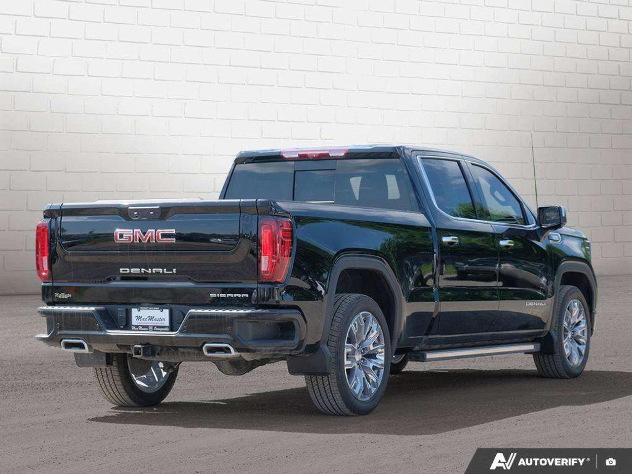 2025 GMC Sierra 1500 DENALI RESERVE, DURAMAX, NAV, ROOF, 1-OWNER! Photo