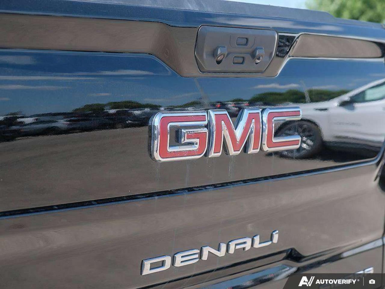2025 GMC Sierra 1500 DENALI RESERVE, DURAMAX, NAV, ROOF, 1-OWNER! Photo