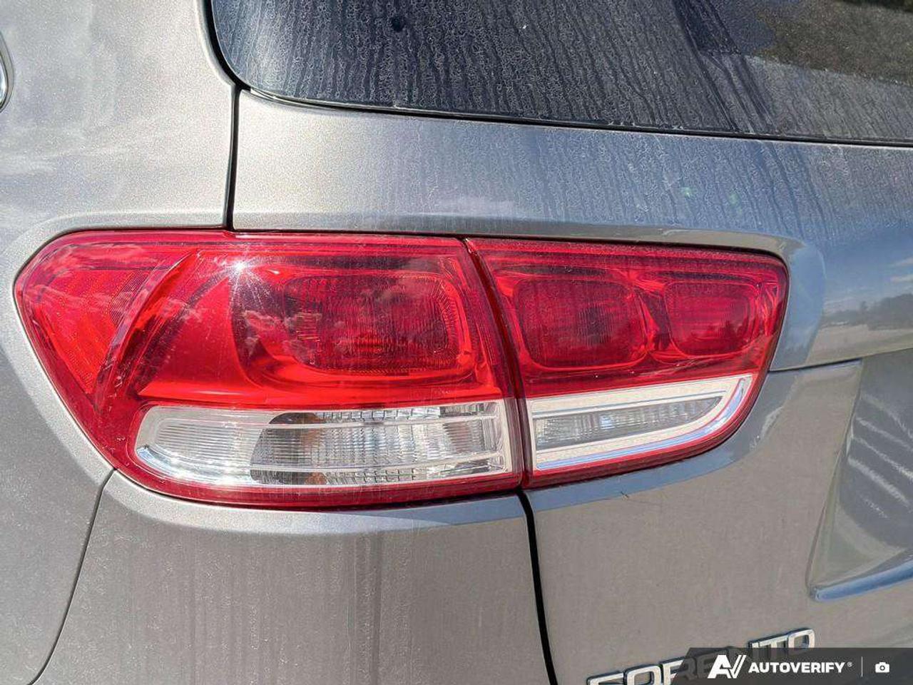2018 Kia Sorento LX TurboCERTIFIED AS-TRADED, ONE-OWNER, ACCIDENT-FREE, AWD Photo