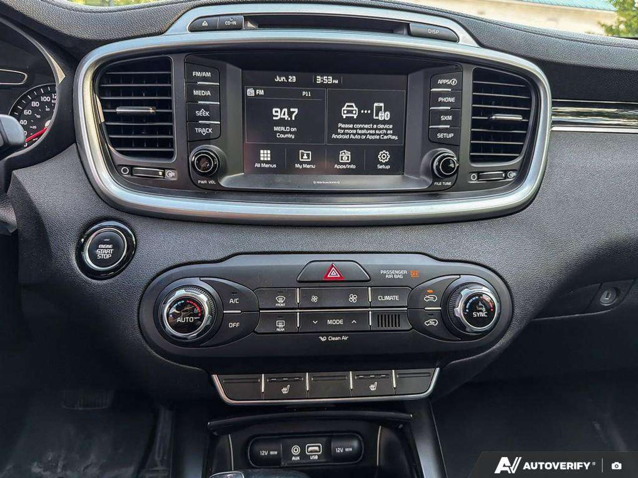 2018 Kia Sorento LX TurboCERTIFIED AS-TRADED, ONE-OWNER, ACCIDENT-FREE, AWD Photo