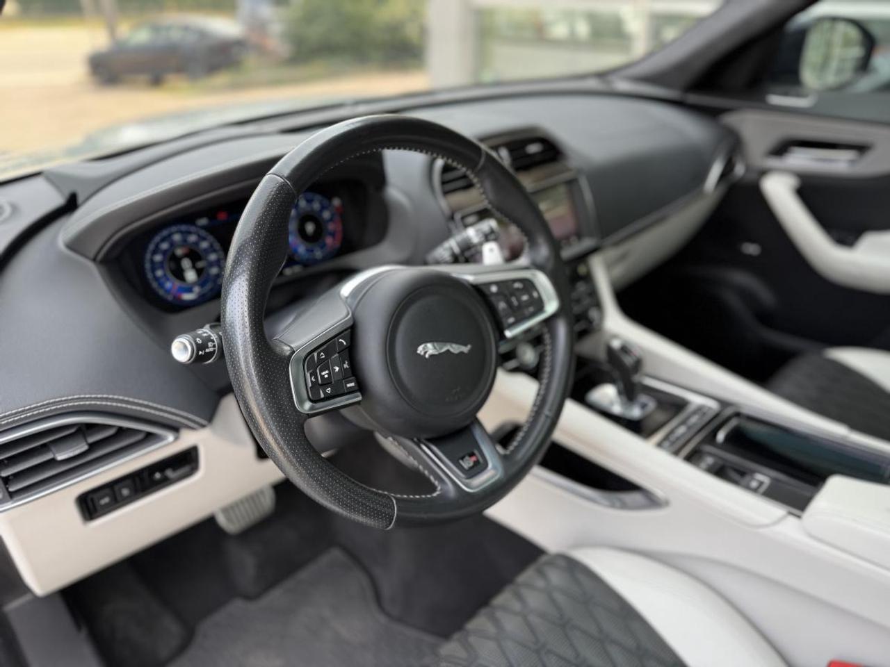 2020 Jaguar F-PACE SVR AWD Photo