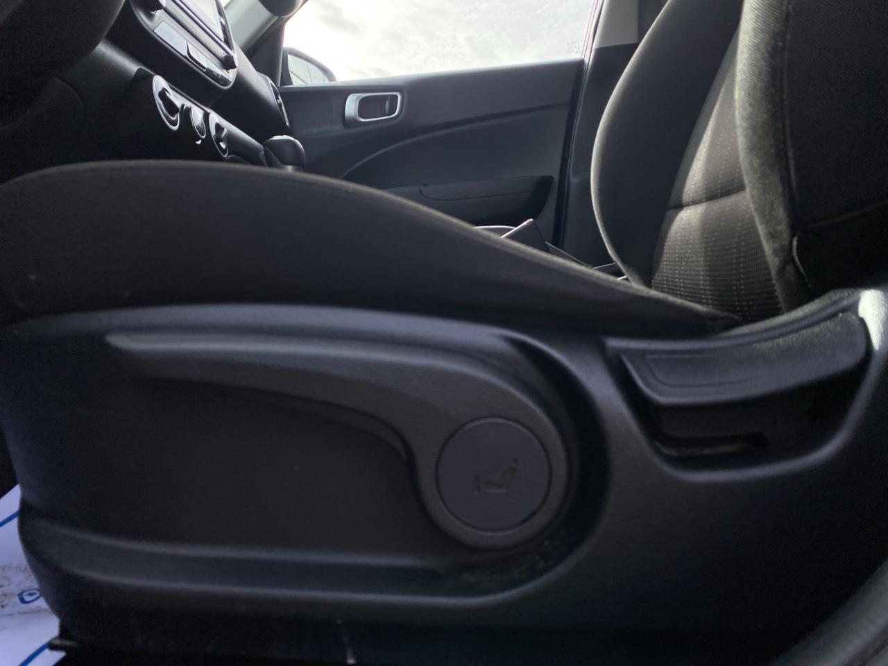 2021 Hyundai Venue Essential IVT Photo