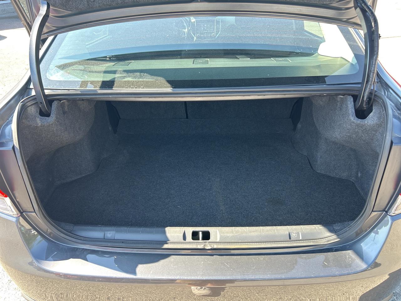 2018 Subaru Impreza CLEAN CARFAX, BACK UP CAMERA, HEATED SEATS! Photo