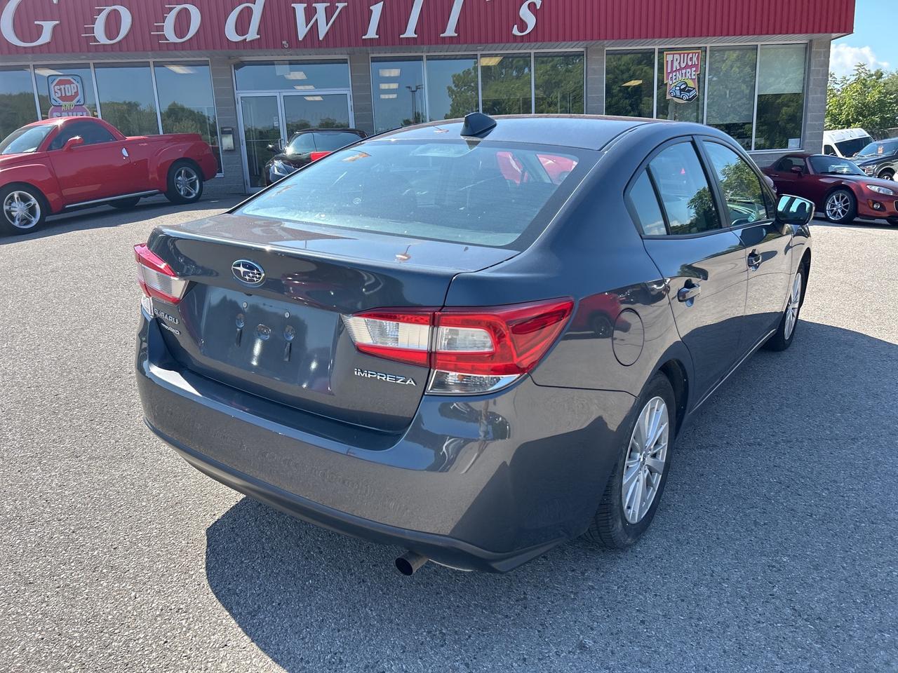 2018 Subaru Impreza CLEAN CARFAX, BACK UP CAMERA, HEATED SEATS! Photo