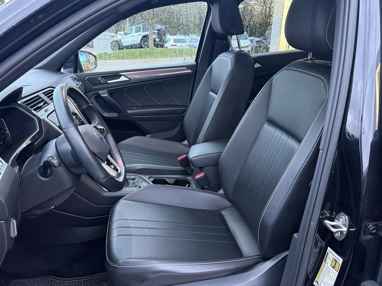 2022 Volkswagen Tiguan Comfortline R-Line Black EditionONE-OWNER, ACCIDEN Photo