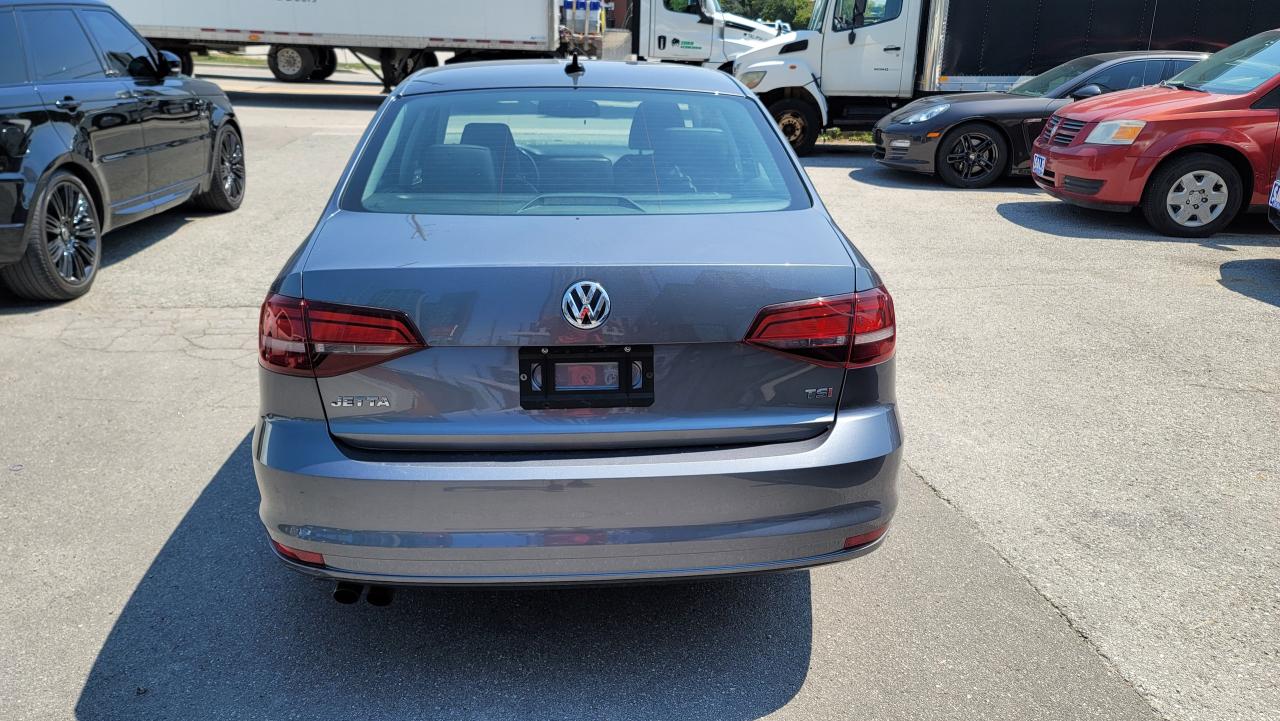 2016 Volkswagen Jetta Sedan HIGHLINE   LEATHER   NAVI   2 SET OF TIRES   ROOF Photo