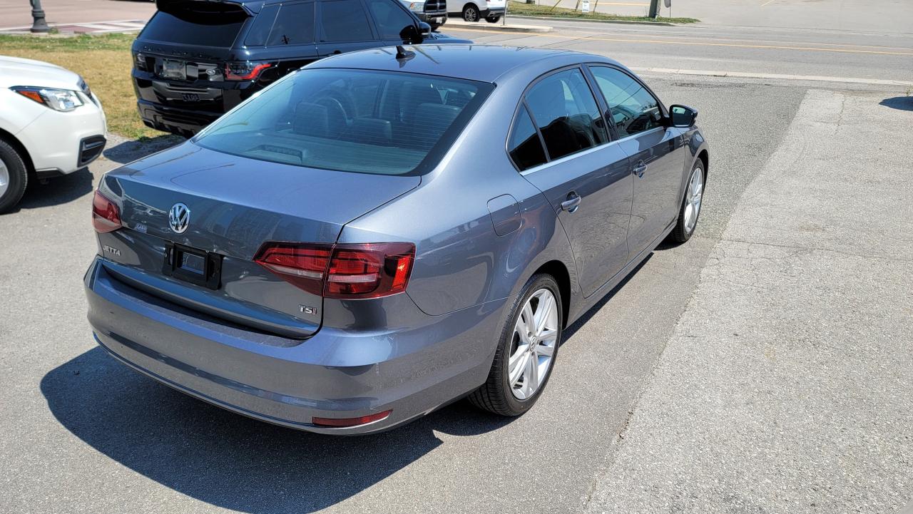 2016 Volkswagen Jetta Sedan HIGHLINE   LEATHER   NAVI   2 SET OF TIRES   ROOF Photo