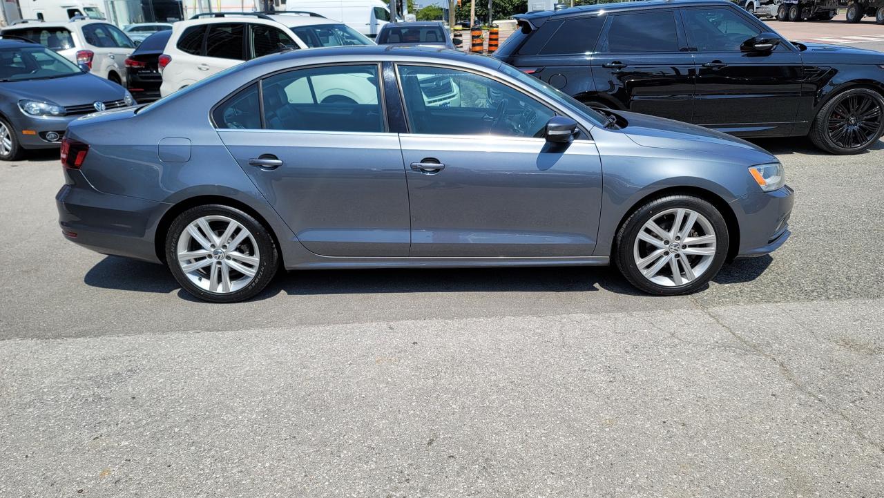 2016 Volkswagen Jetta Sedan HIGHLINE   LEATHER   NAVI   2 SET OF TIRES   ROOF Photo