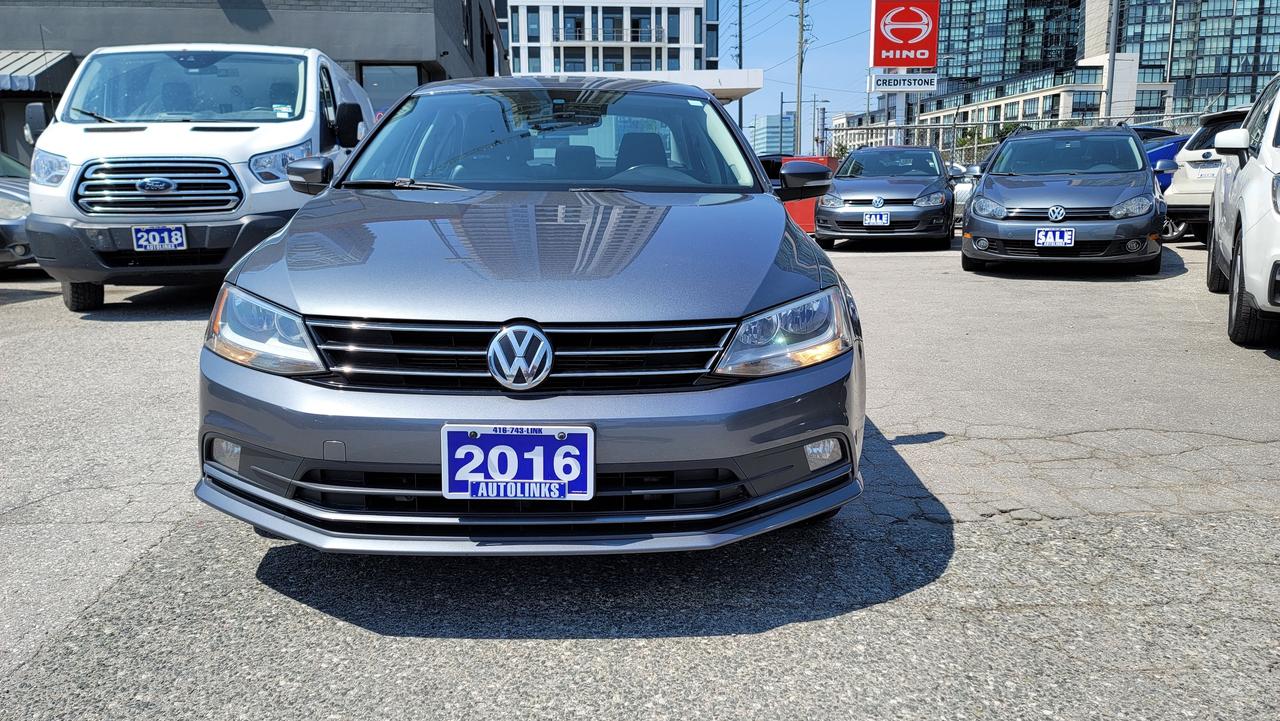 2016 Volkswagen Jetta Sedan HIGHLINE   LEATHER   NAVI   2 SET OF TIRES   ROOF Photo