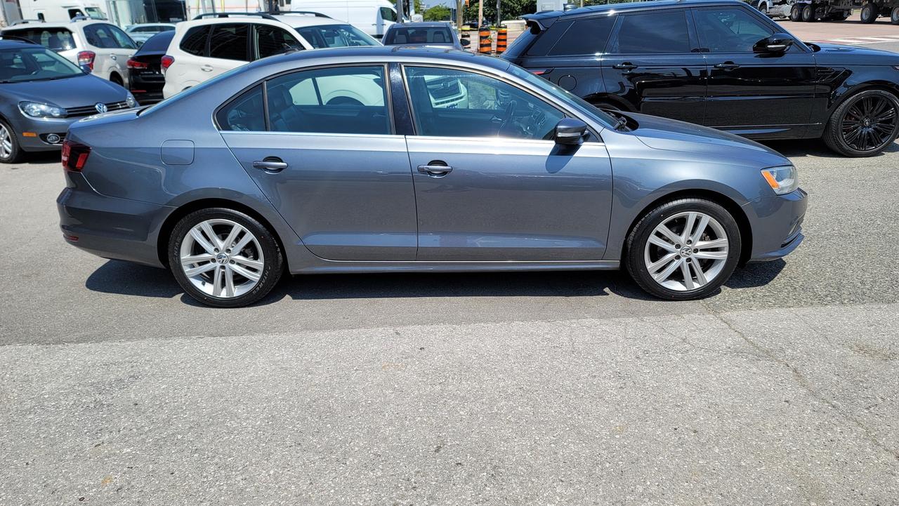 2016 Volkswagen Jetta Sedan HIGHLINE   LEATHER   NAVI   2 SET OF TIRES   ROOF Photo