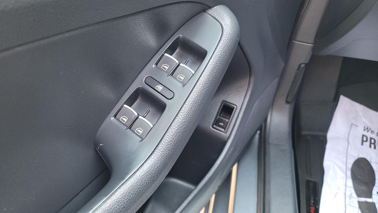 2016 Volkswagen Jetta Sedan HIGHLINE   LEATHER   NAVI   2 SET OF TIRES   ROOF Photo