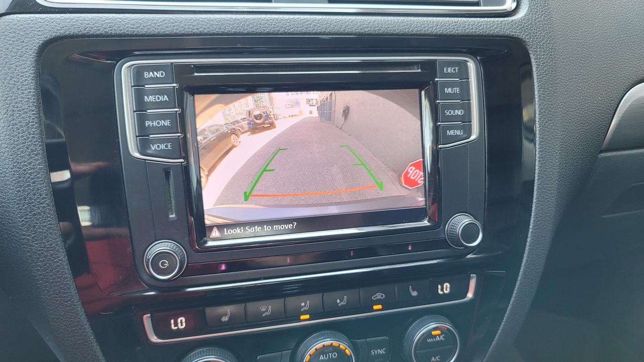 2016 Volkswagen Jetta Sedan HIGHLINE   LEATHER   NAVI   2 SET OF TIRES   ROOF Photo