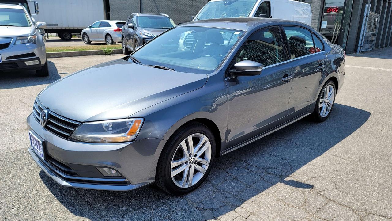 2016 Volkswagen Jetta HIGHLINE   LEATHER   NAVI   2 SET OF TIRES   ROOF Photo2