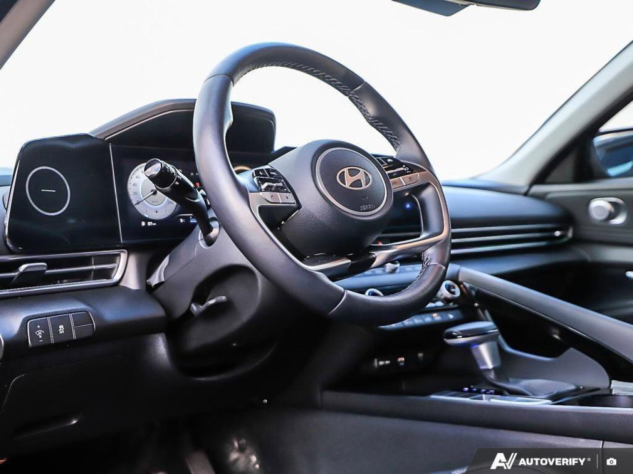 2024 Hyundai Elantra LuxuryACCIDENT-FREE, HTD LEATHER, SUNROOF, LANE KE Photo