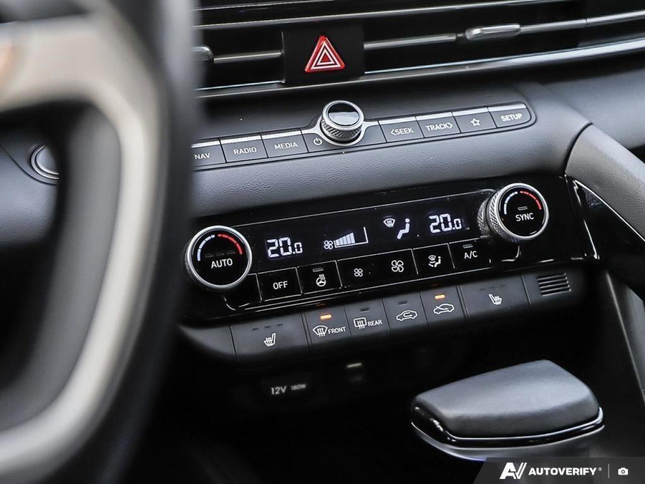 2024 Hyundai Elantra LuxuryACCIDENT-FREE, HTD LEATHER, SUNROOF, LANE KE Photo