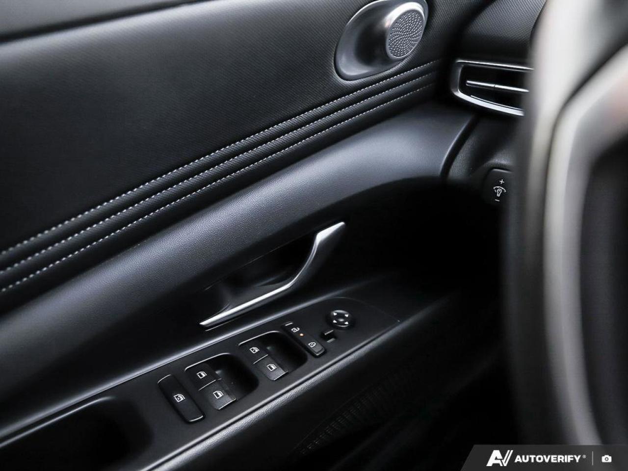 2024 Hyundai Elantra LuxuryACCIDENT-FREE, HTD LEATHER, SUNROOF, LANE KE Photo