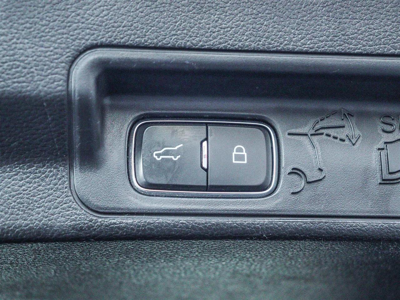 2020 Ford Explorer ST Photo