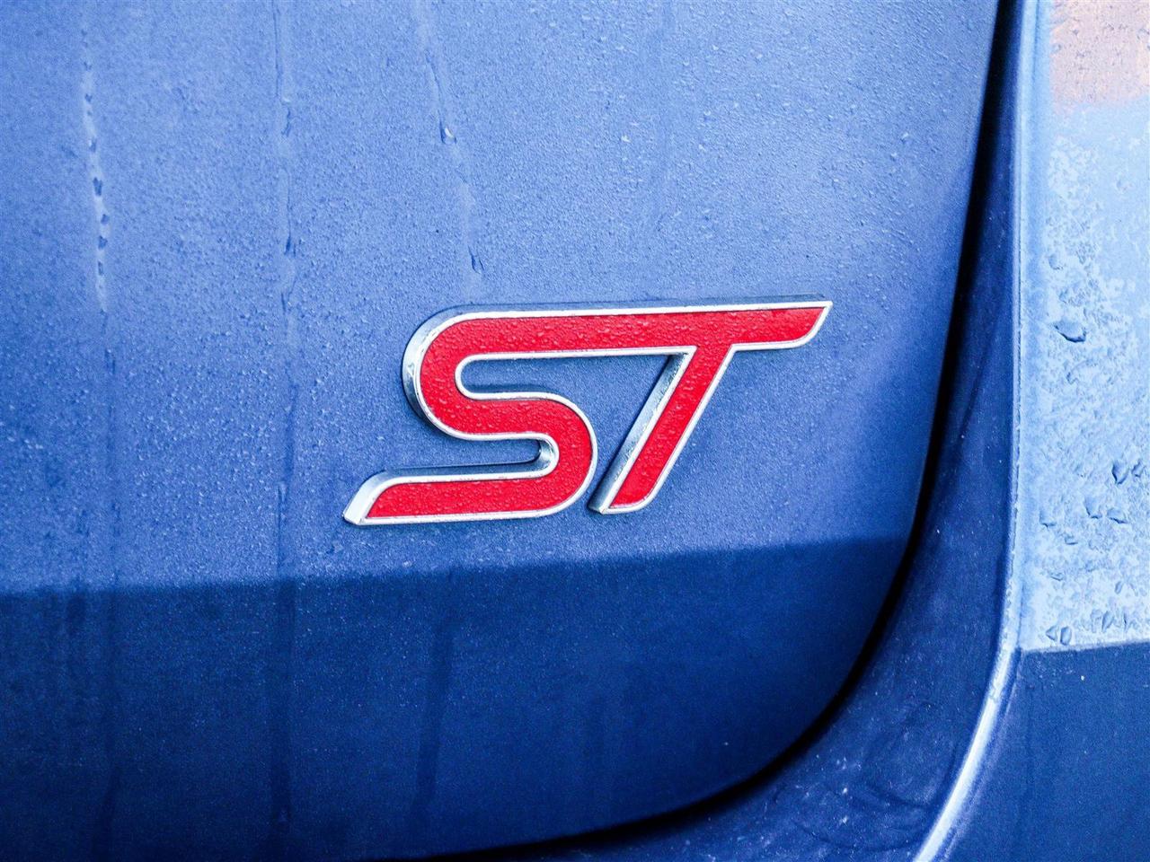 2020 Ford Explorer ST Photo