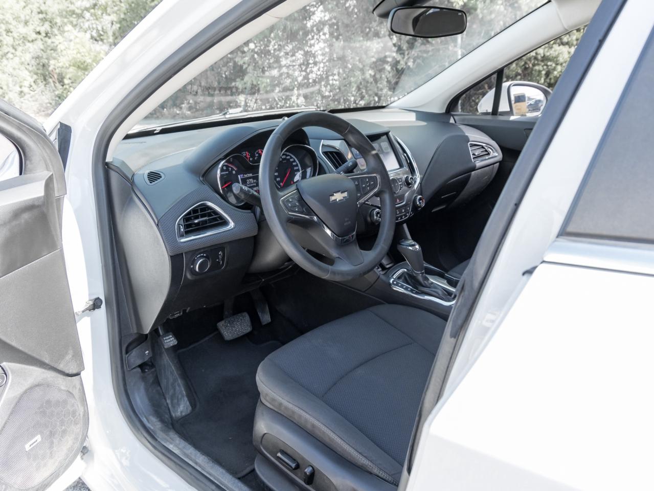 2016 Chevrolet Cruze LT Photo