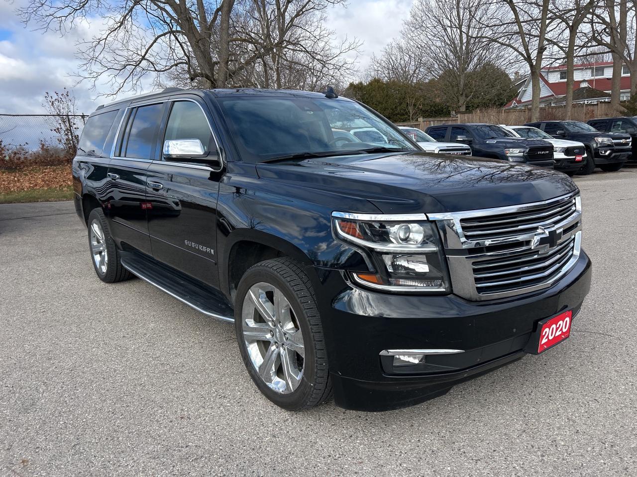 2020 Chevrolet Suburban PREMIER, HEATED/ COOLED LEATHER, SUNROOF! Photo3