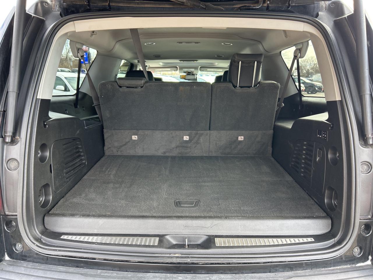 2020 Chevrolet Suburban PREMIER, HEATED/ COOLED LEATHER, SUNROOF! Photo