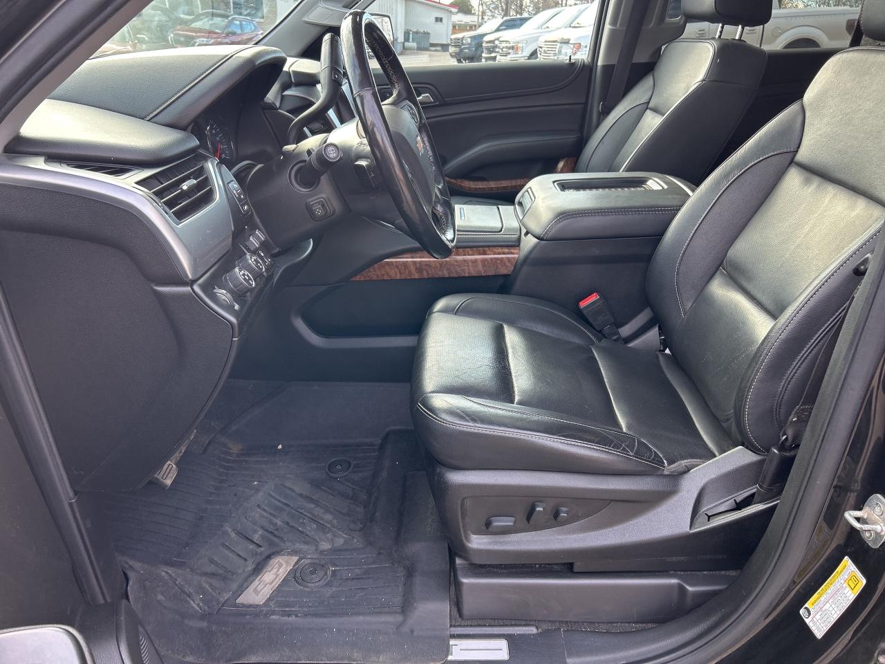 2020 Chevrolet Suburban PREMIER, HEATED/ COOLED LEATHER, SUNROOF! Photo