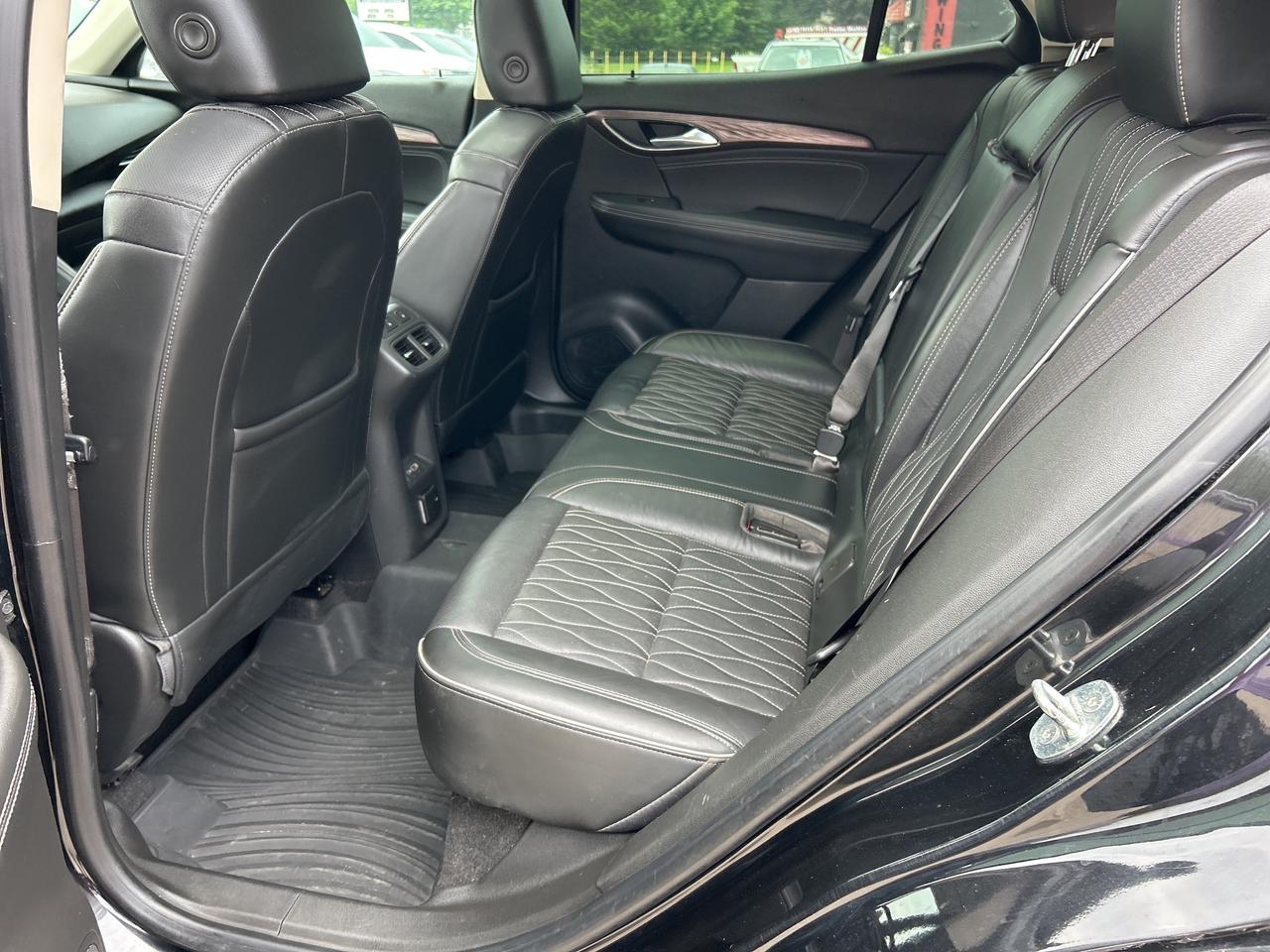 2021 Buick Envision AVENIR, 2 L TURBO, HEATED/ COOLED LEATHER SEATS! Photo