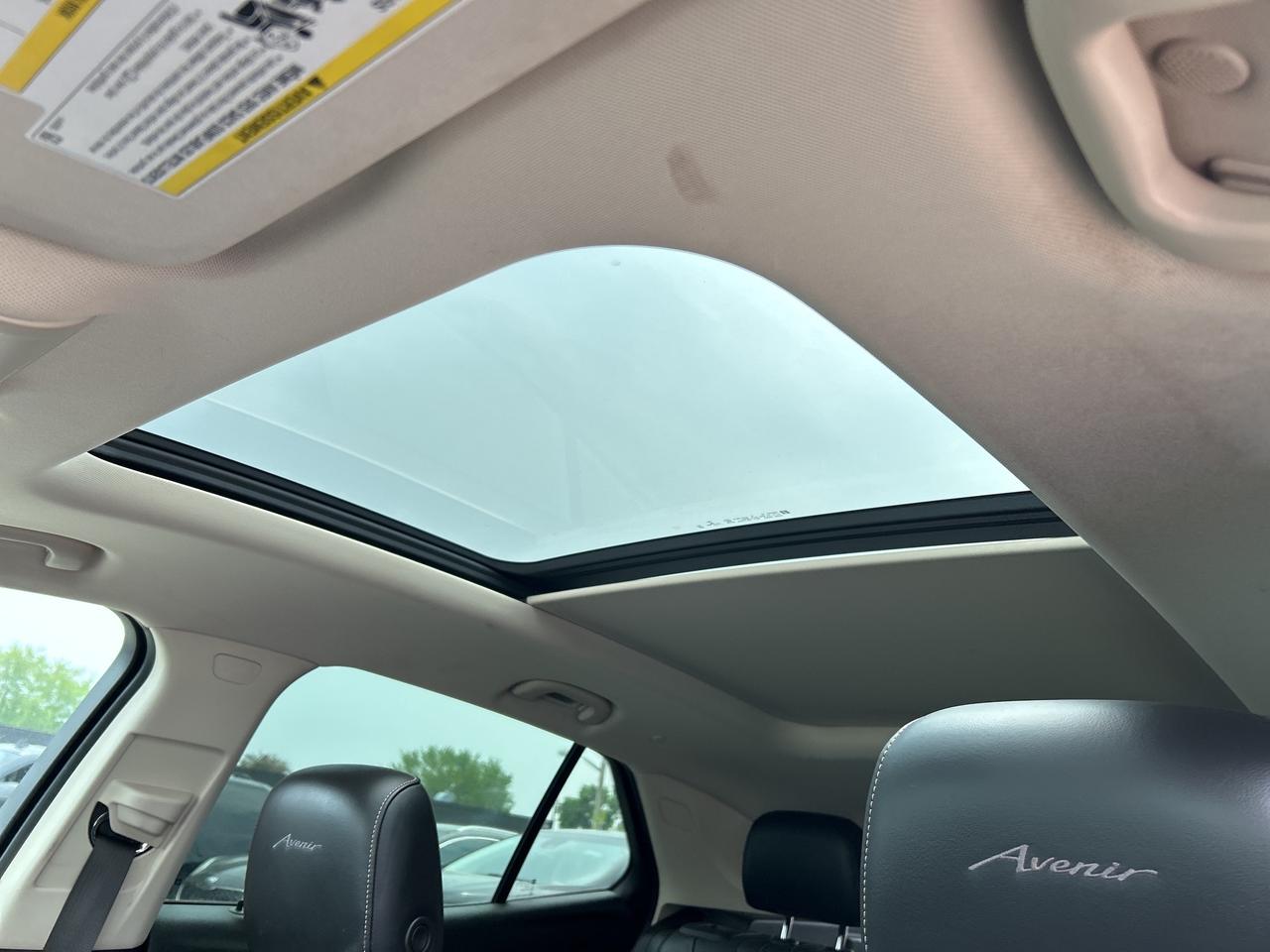 2021 Buick Envision AVENIR, 2 L TURBO, HEATED/ COOLED LEATHER SEATS! Photo