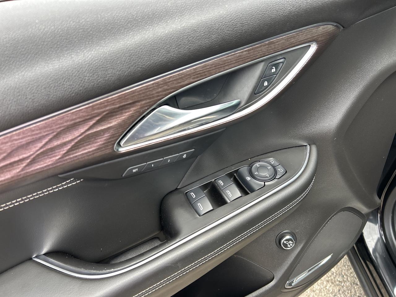 2021 Buick Envision AVENIR, 2 L TURBO, HEATED/ COOLED LEATHER SEATS! Photo