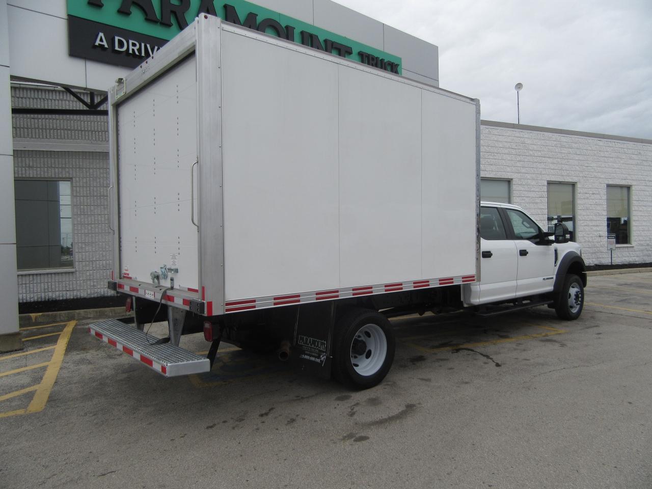 2022 Ford Super Duty F-550 CREW CAB 4X4 DIESEL NEW 12FT ALUMINUM BOX Photo2