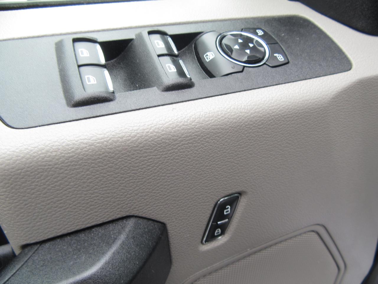 2022 Ford Super Duty F-550 CREW CAB 4X4 DIESEL NEW 12FT ALUMINUM BOX Photo